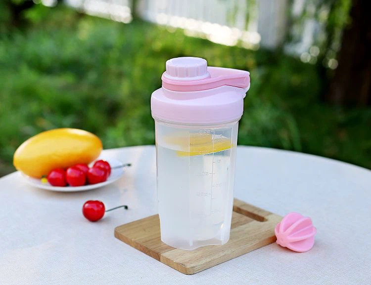 Бутилка с пластмасова вода